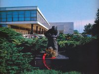 Radničko narodno sveučilište Moša Pijade, ulica Proleterskih brigada (današnje POUZ - Pučko otvoreno učilište Zagreb, Ulica grada Vukovara), Spomenik Moši Pijade, 1972. godine